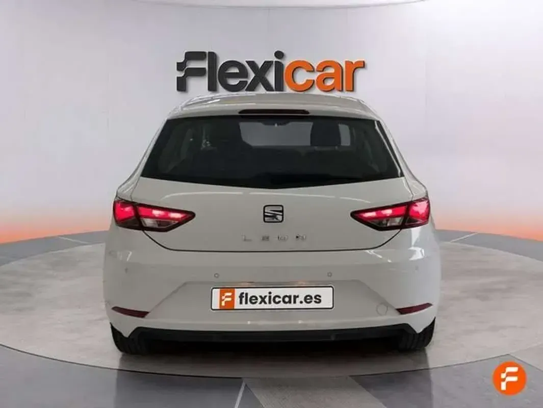Usado Seat Leon ST Reference 110 CV (80 kW) 2019 Blanco Familiar