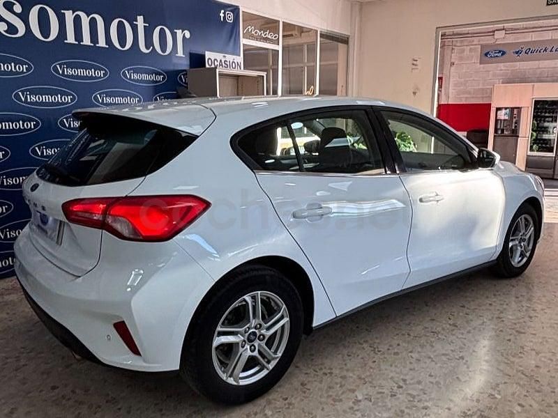 Usado Ford Focus Trend 120 CV (88 kW) 2022 Blanco Berlina