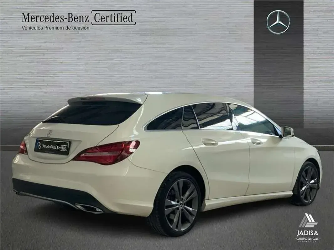 Usado Mercedes CLA200 Shooting Brake 136 CV (100 kW) 2018 Familiar
