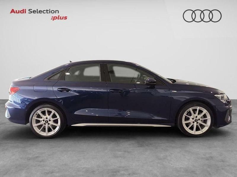 Käytetty Audi A3 S-Line 150 HP (110 kW) 2023 Sininen Sedan