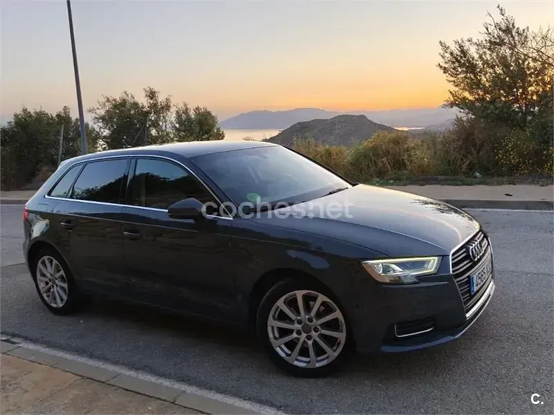 Usado Audi A3 Design 150 CV (110 kW) 2018 Gris / plata Berlina