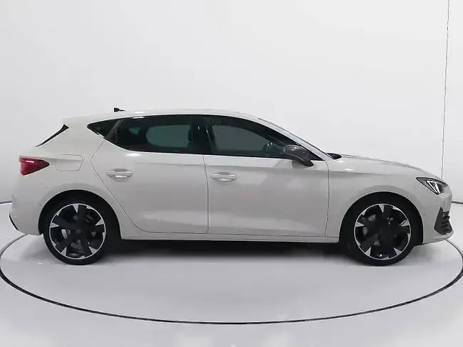 Usado Cupra Leon 150 CV (110 kW) 2023 Blanco Berlina