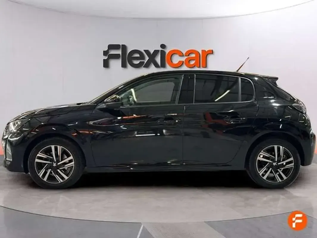 Usado Peugeot 208 Active 101 CV (74 kW) 2022 Negro Utilitario