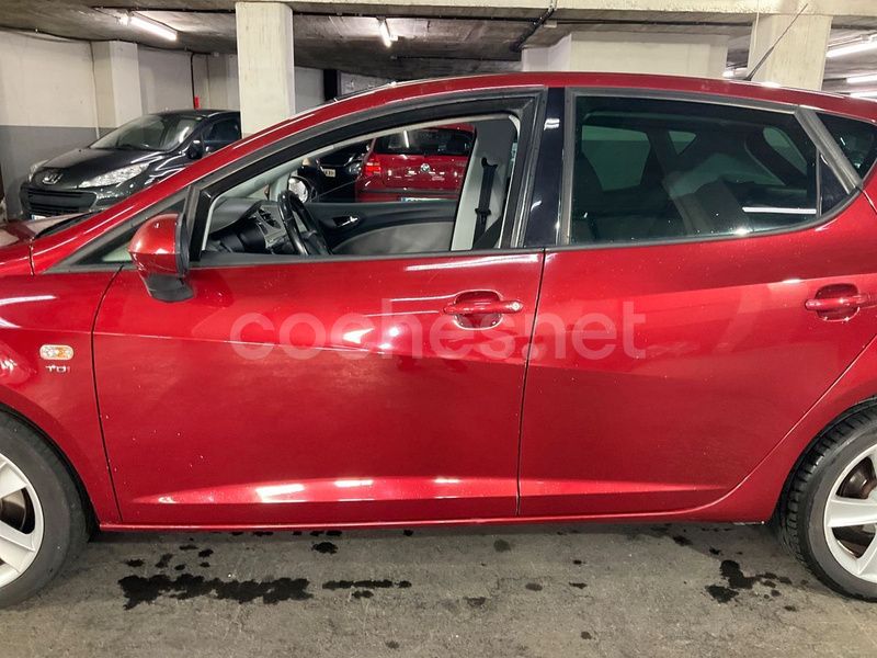Usado Seat Ibiza Style 105 CV (77 kW) 2012 Granate Berlina