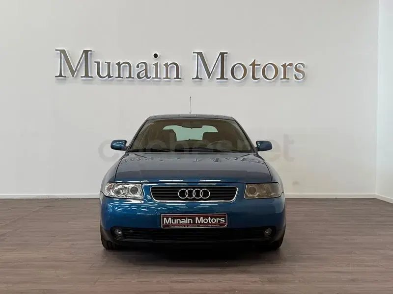 Usado Audi A3 Ambiente 100 CV (73 kW) 2002 Azul Utilitario