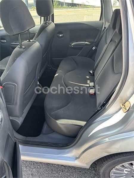 Usado Citroën C3 70 HP (51 kW) 2006 Cinzento Sedan