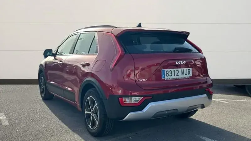 Usado Kia Niro 183 CV (134 kW) 2023 Rojo SUV