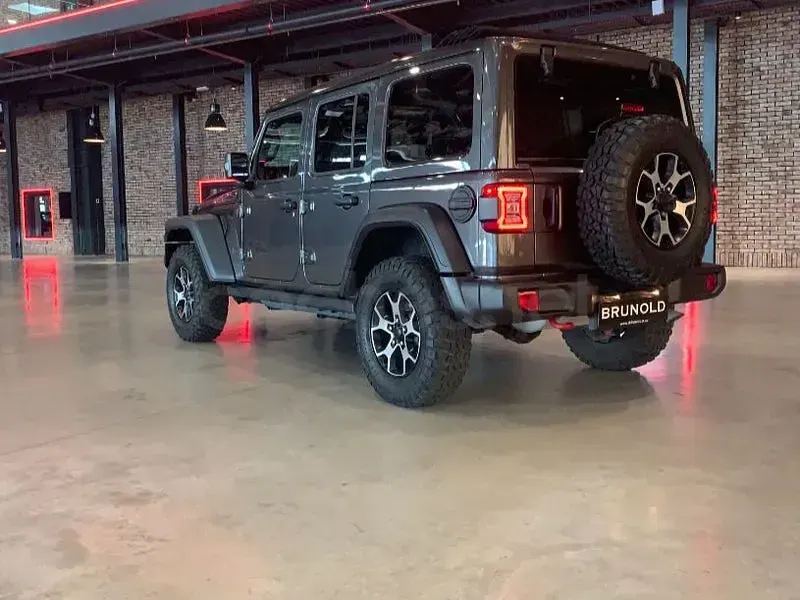 Usado Jeep Wrangler Rubicon 270 CV (198 kW) 2021 Gris / plata SUV
