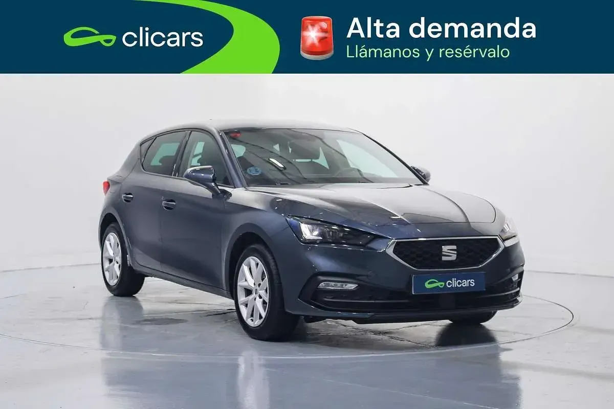 Usado Seat Leon Style 110 CV (80 kW) 2020 Negro Utilitario