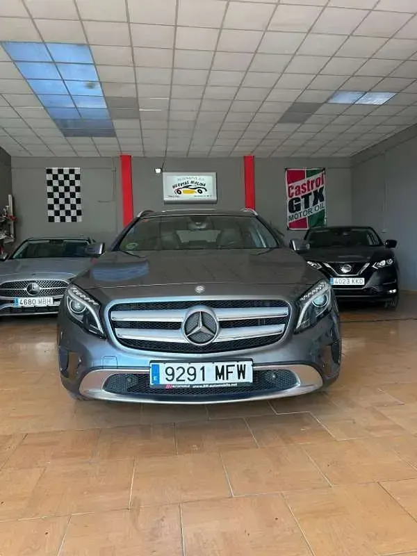 Usado Mercedes GLA200 Urban 136 CV (100 kW) 2014 Gris SUV