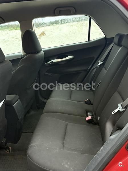 Usado Toyota Auris Eco 90 CV (66 kW) 2012 Rojo Berlina