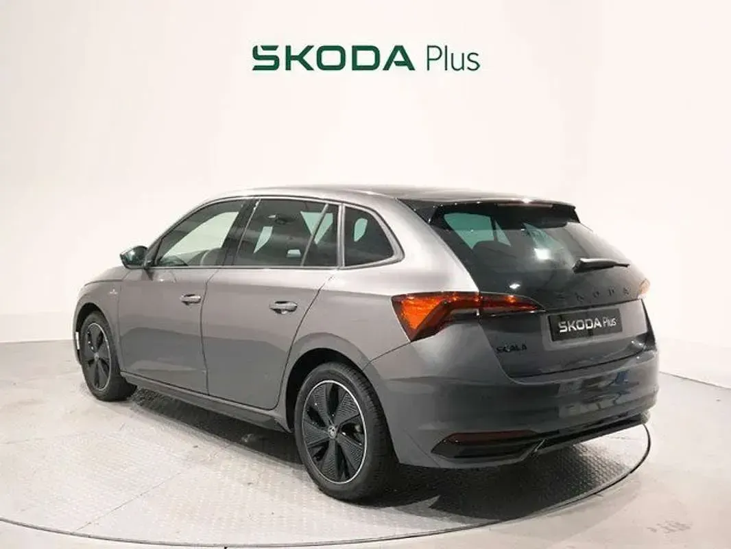 Usado Skoda Scala Monte Carlo 116 CV (85 kW) 2025 Gris Utilitario