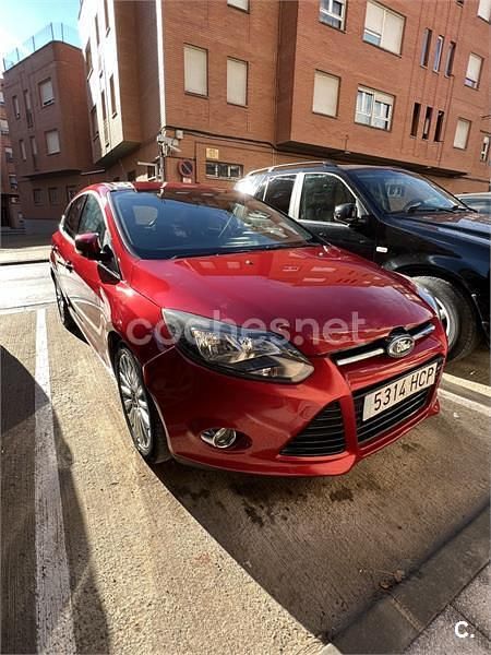 Usado Ford Focus Titanium 115 CV (84 kW) 2011 Rojo Berlina