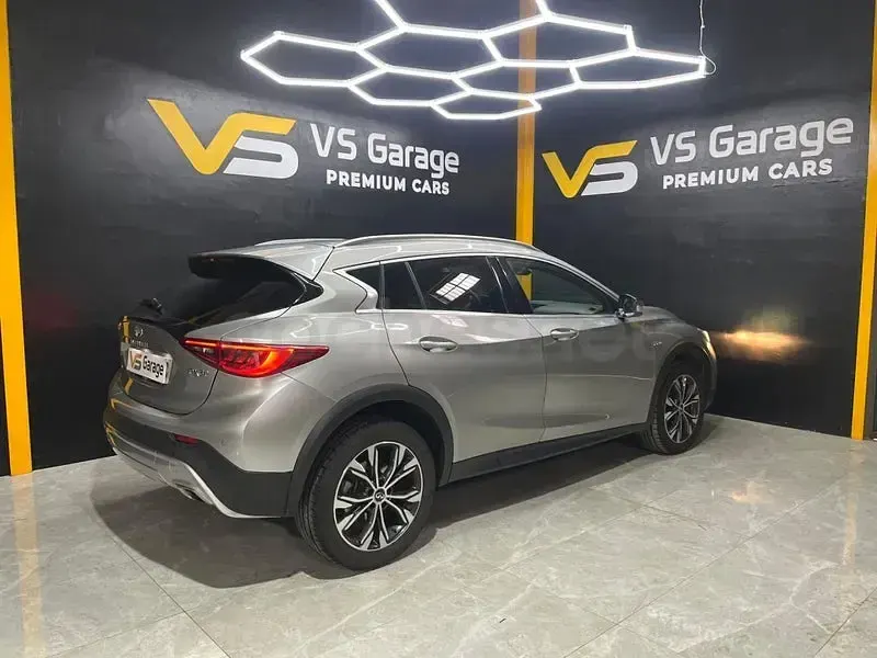 Usado Infiniti QX30 Premium 170 CV (125 kW) 2019 Gris / plata SUV