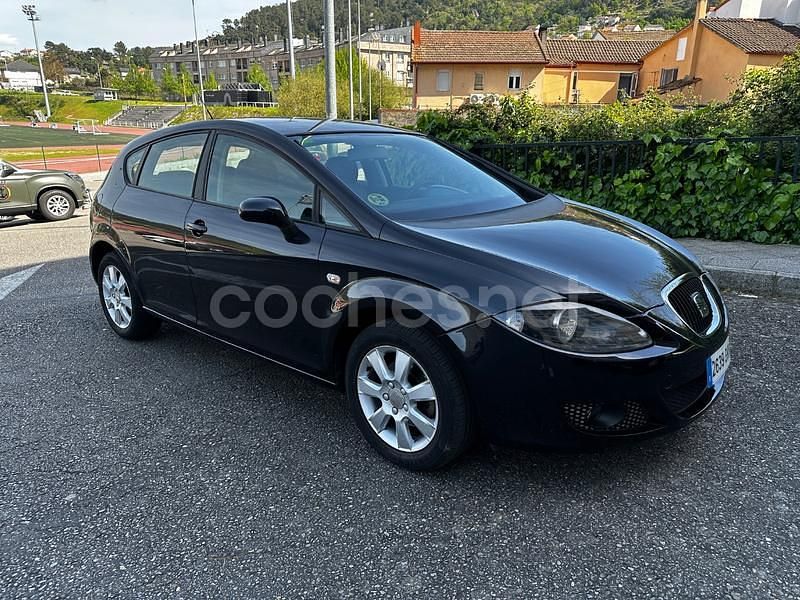 Usado Seat Leon Ecomotive 105 CV (77 kW) 2009 Negro Berlina