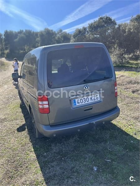 Usado VW Caddy Comfortline 102 CV (75 kW) 2011 Gris / plata Monovolumen