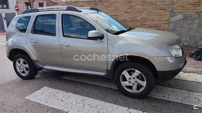 Usado Dacia Duster Lauréate 105 CV (77 kW) 2012 Gris / plata SUV