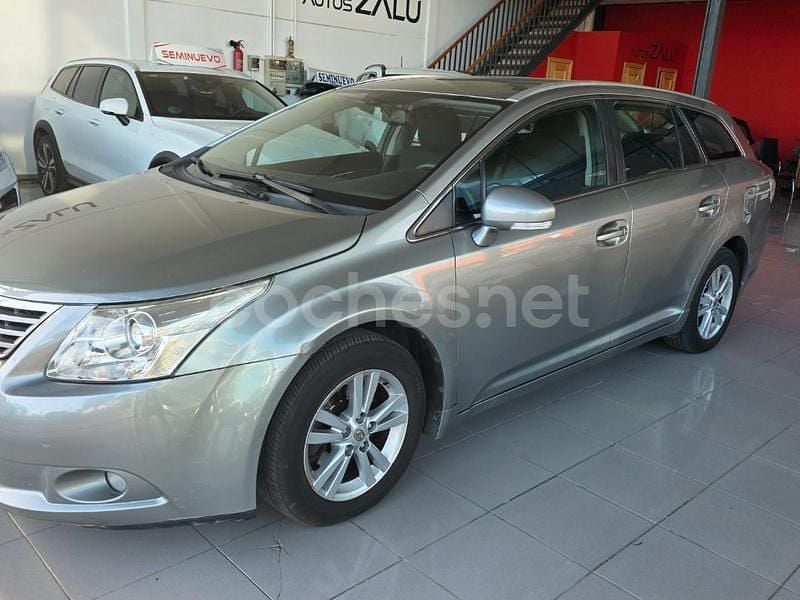 Gris / plata Usado 2010 Toyota Avensis Advance Familiar | 5500 € (Precio justo) - Imagen 1/4