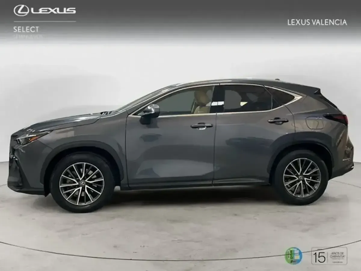 Usado Lexus NX350h Executive Line 242 CV (177 kW) 2024 Gris / plata SUV