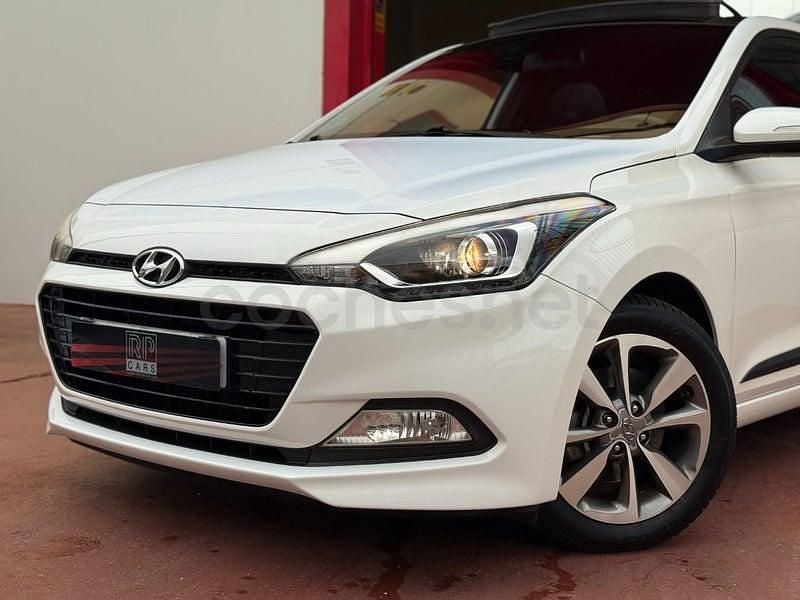 Usado Hyundai i20 Style 120 CV (88 kW) 2016 Blanco Berlina