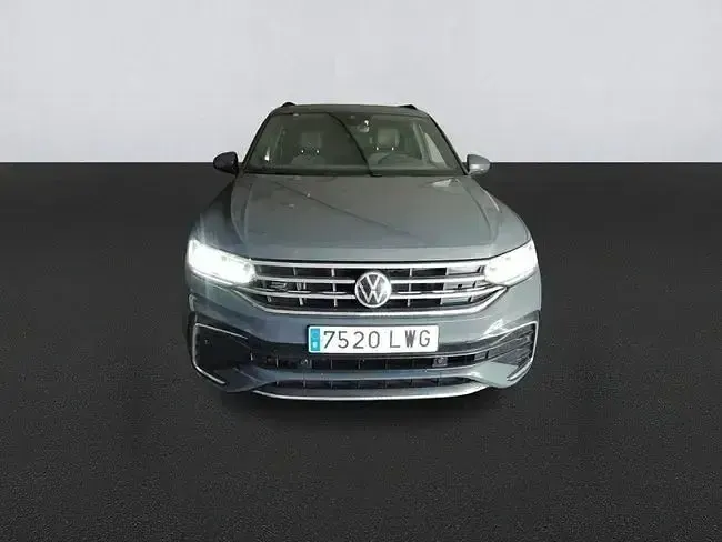 Begagnad VW Tiguan R-line 150 HK (110 kW) 2022 Grå SUV