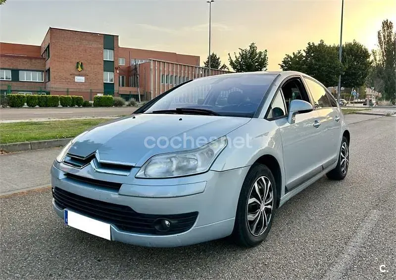 Usado Citroën C4 110 CV (80 kW) 2006 Azul Berlina
