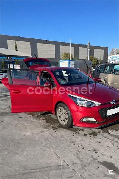 Usado Hyundai i20 84 CV (61 kW) 2017 Granate Berlina