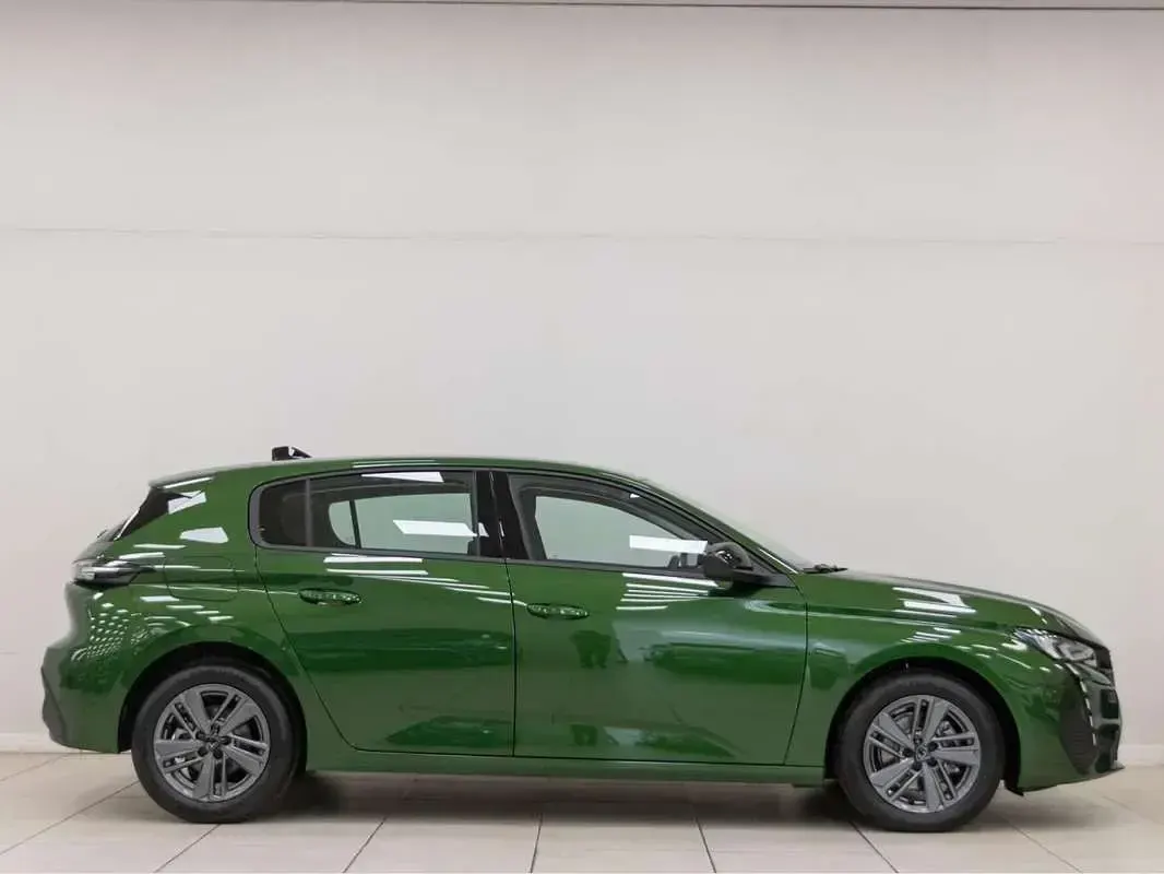 Usado Peugeot 308 Active 131 CV (96 kW) 2022 Verde Utilitario