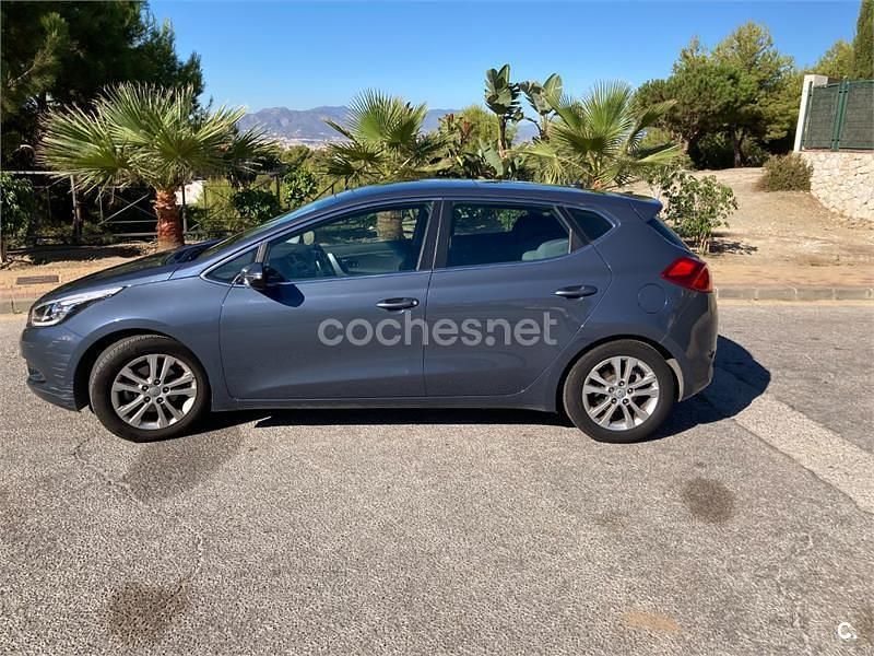 Usado Kia Ceed GT 90 CV (66 kW) 2012 Azul Berlina