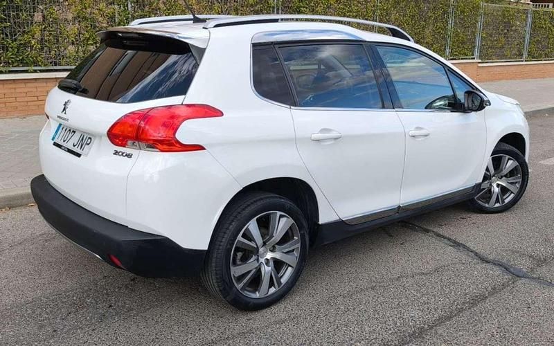 Usado Peugeot 2008 Allure 110 CV (80 kW) 2016 Blanco SUV