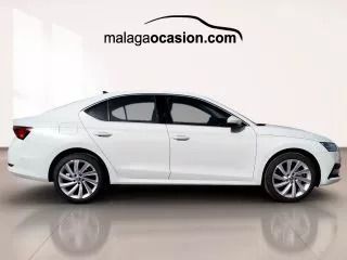 Usado Skoda Octavia Selection 150 CV (110 kW) 2024 Blanco Berlina