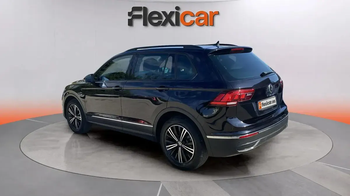 Usado VW Tiguan Life 150 CV (110 kW) 2021 Negro SUV