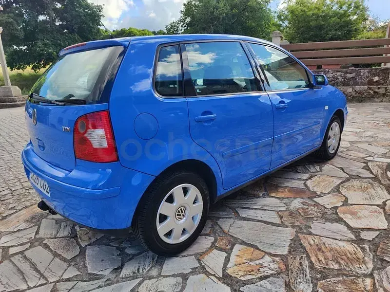 Usado VW Polo Highline 100 CV (73 kW) 2003 Azul Berlina