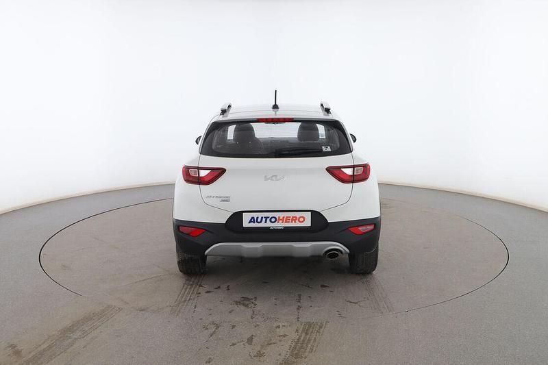 Usado Kia Stonic 101 CV (74 kW) 2022 Blanco SUV