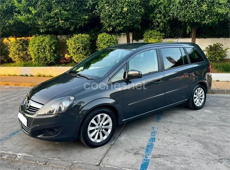 Gris / plata Usado 2014 Opel Zafira Family Monovolumen | 8450 € (Un poco caro) - Imagen 1/4