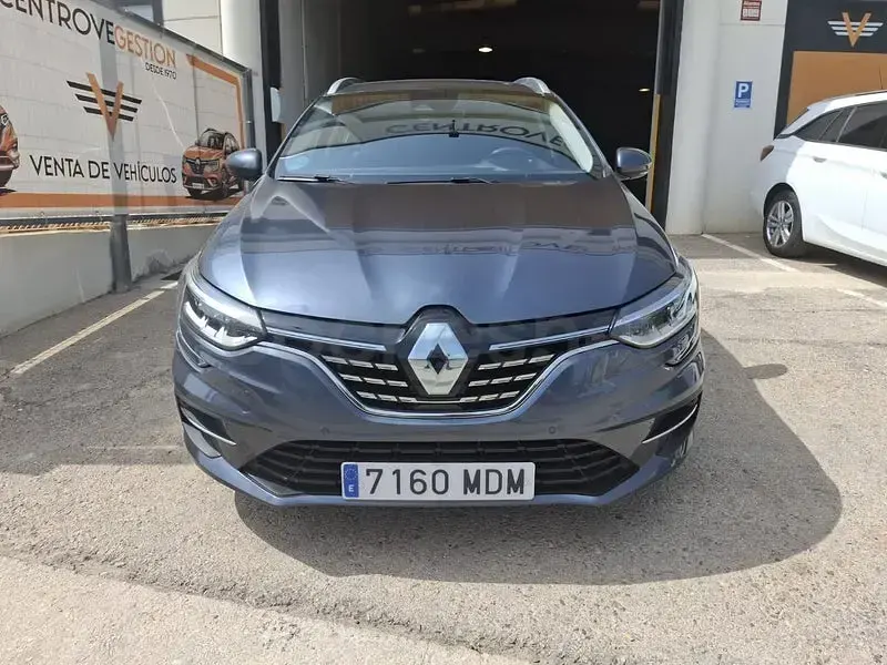 Usado Renault Mégane GrandTour Techno 140 CV (102 kW) 2023 Gris / plata Familiar