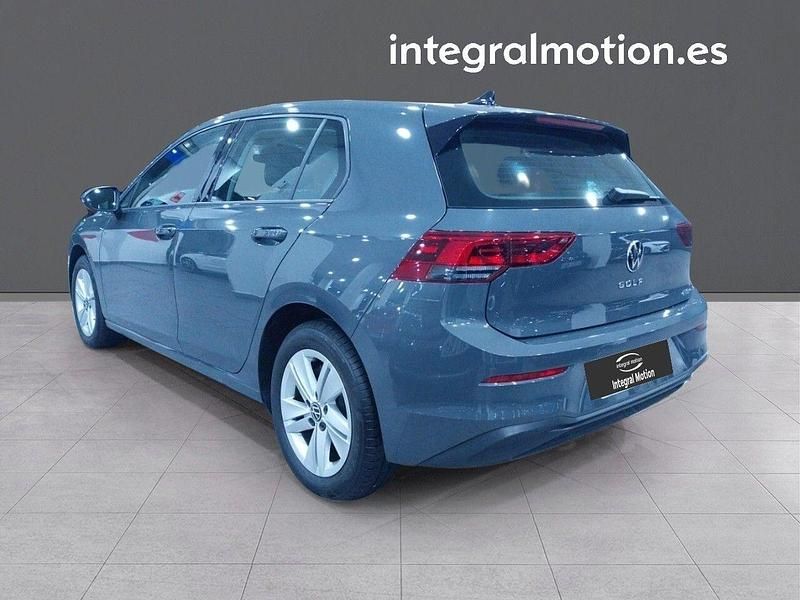 Usado VW Golf VIII Life 110 CV (80 kW) 2024 Gris Berlina