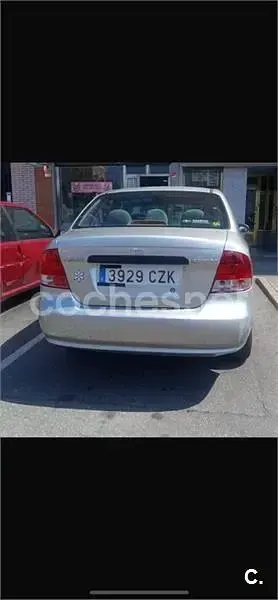 Usado Chevrolet Kalos 94 CV (69 kW) 2004 Gris / plata Berlina