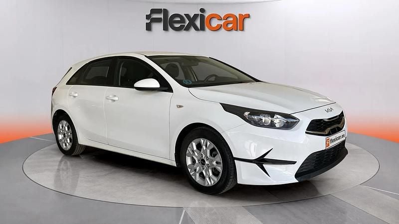 Usado Kia Ceed 120 CV (88 kW) 2022 Blanco Utilitario