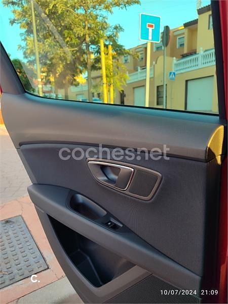 Usado Seat Leon FR 125 CV (91 kW) 2018 Granate Berlina