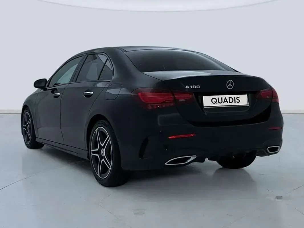 Usado Mercedes A180 Advanced 136 CV (100 kW) 2025 Negro Berlina