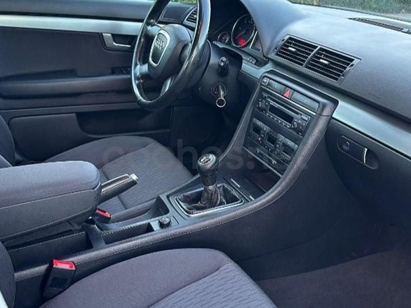 Usado Audi A4 140 CV (102 kW) 2005 Gris / plata Berlina