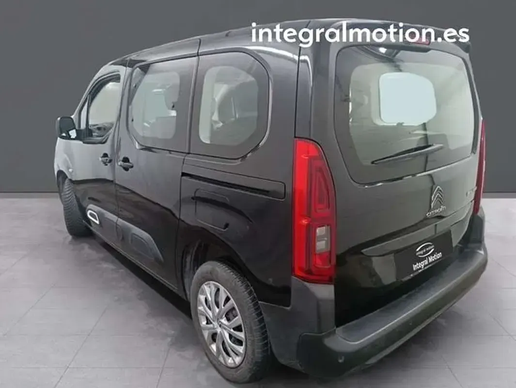 Usado Citroën Berlingo Feel 102 CV (75 kW) 2022 Negro Monovolumen