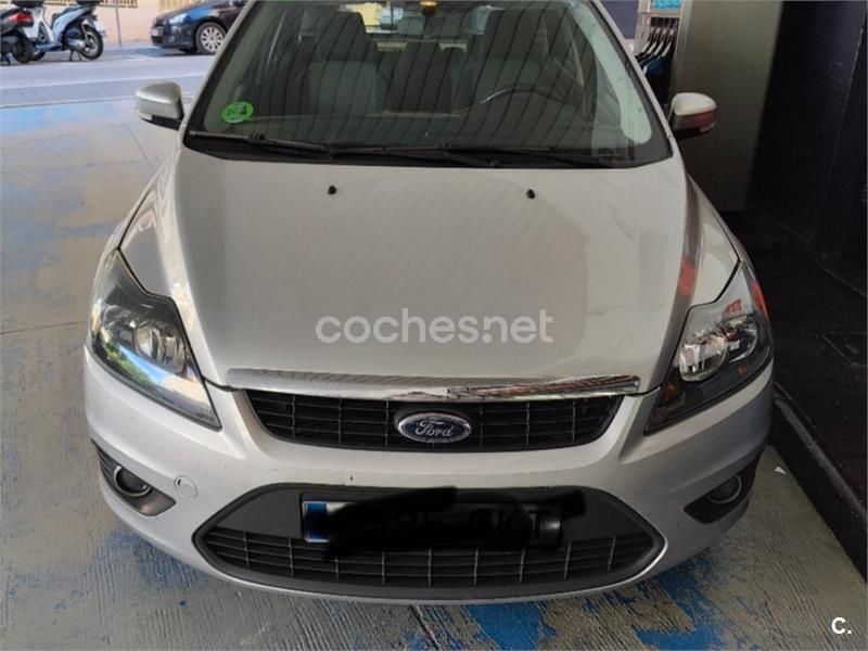 Gris / plata Usado 2009 Ford Focus Trend Berlina | 6000 € (Precio justo) - Imagen 1/4