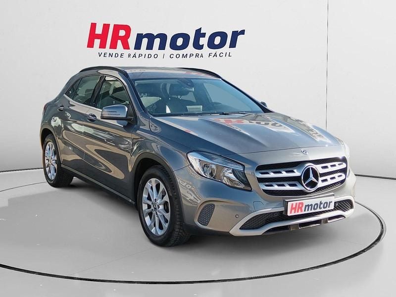Usado Mercedes GLA180 122 CV (89 kW) 2017 Gris SUV