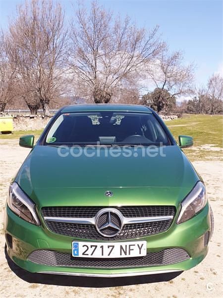Usado Mercedes A180 109 CV (80 kW) 2018 Verde Berlina