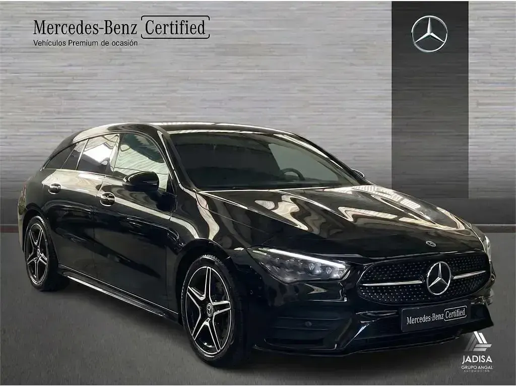Usado Mercedes CLA200 150 CV (110 kW) 2025 Negro noche Familiar