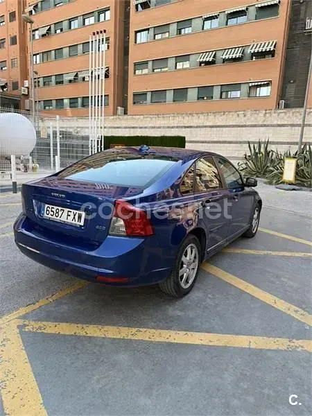 Usado Volvo S40 Kinetic 136 CV (100 kW) 2007 Azul Berlina