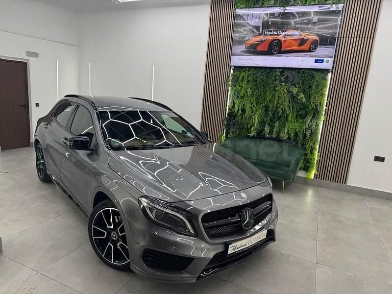 Usado Mercedes GLA220 AMG line 170 CV (125 kW) 2015 Gris / plata SUV