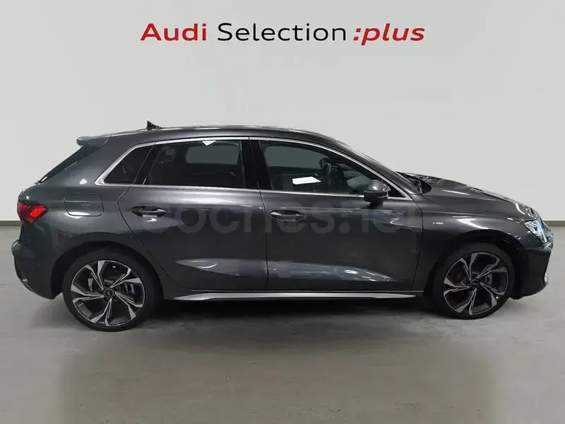 Usado Audi A3 204 CV (150 kW) 2025 Gris / plata Berlina
